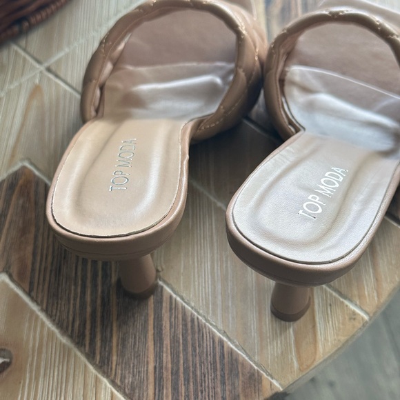 NEW‼️ Beige Quilted Slide-In Heels - Picture 4 of 7